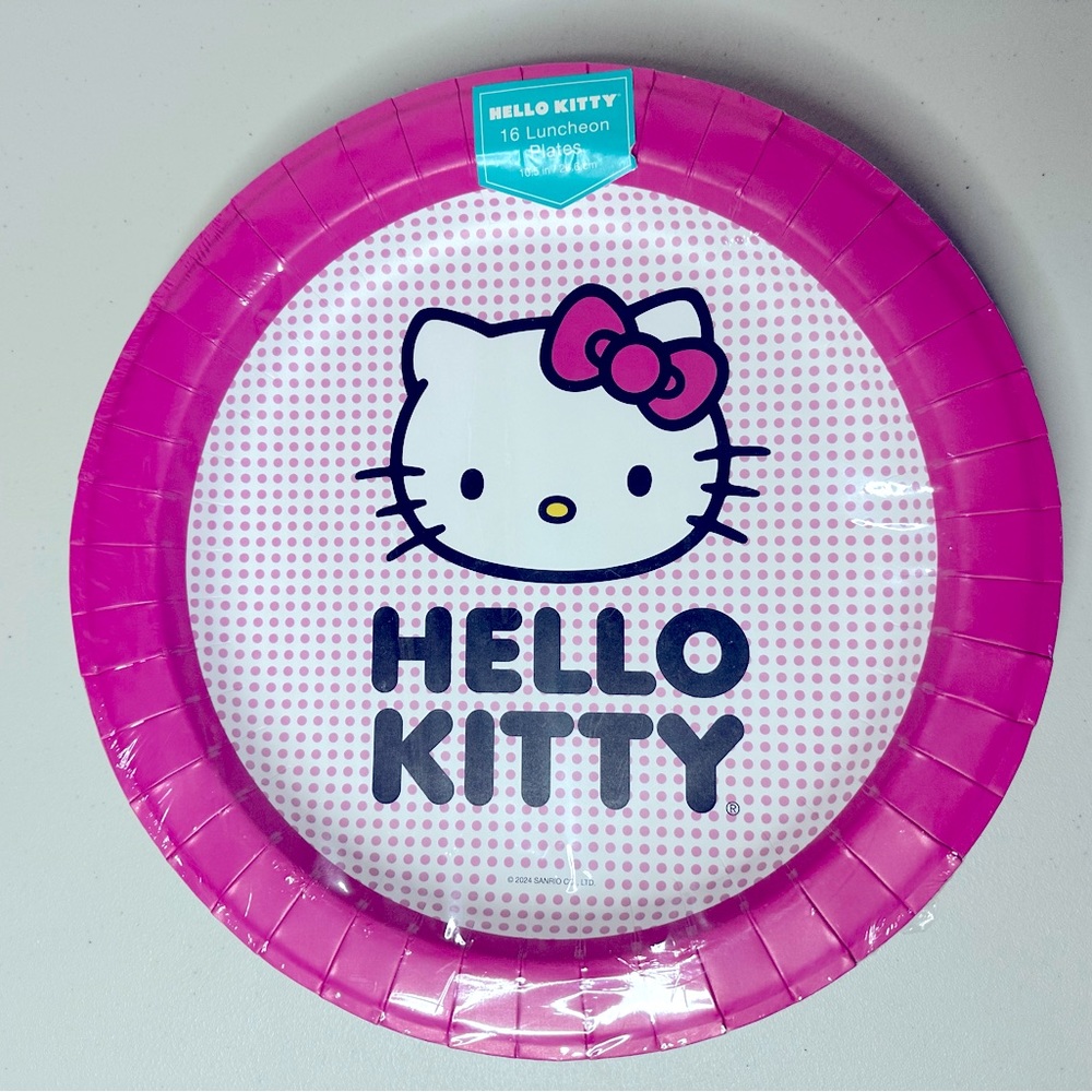 Hello Kitty Paper Plates